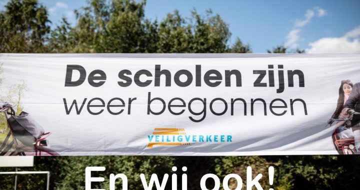 Spandoek De Scholen zijn weer begonnen met toevoeging En wij ook!