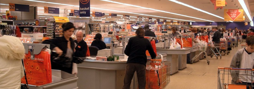 Kassa's bij de uitgang van een supermarkt
